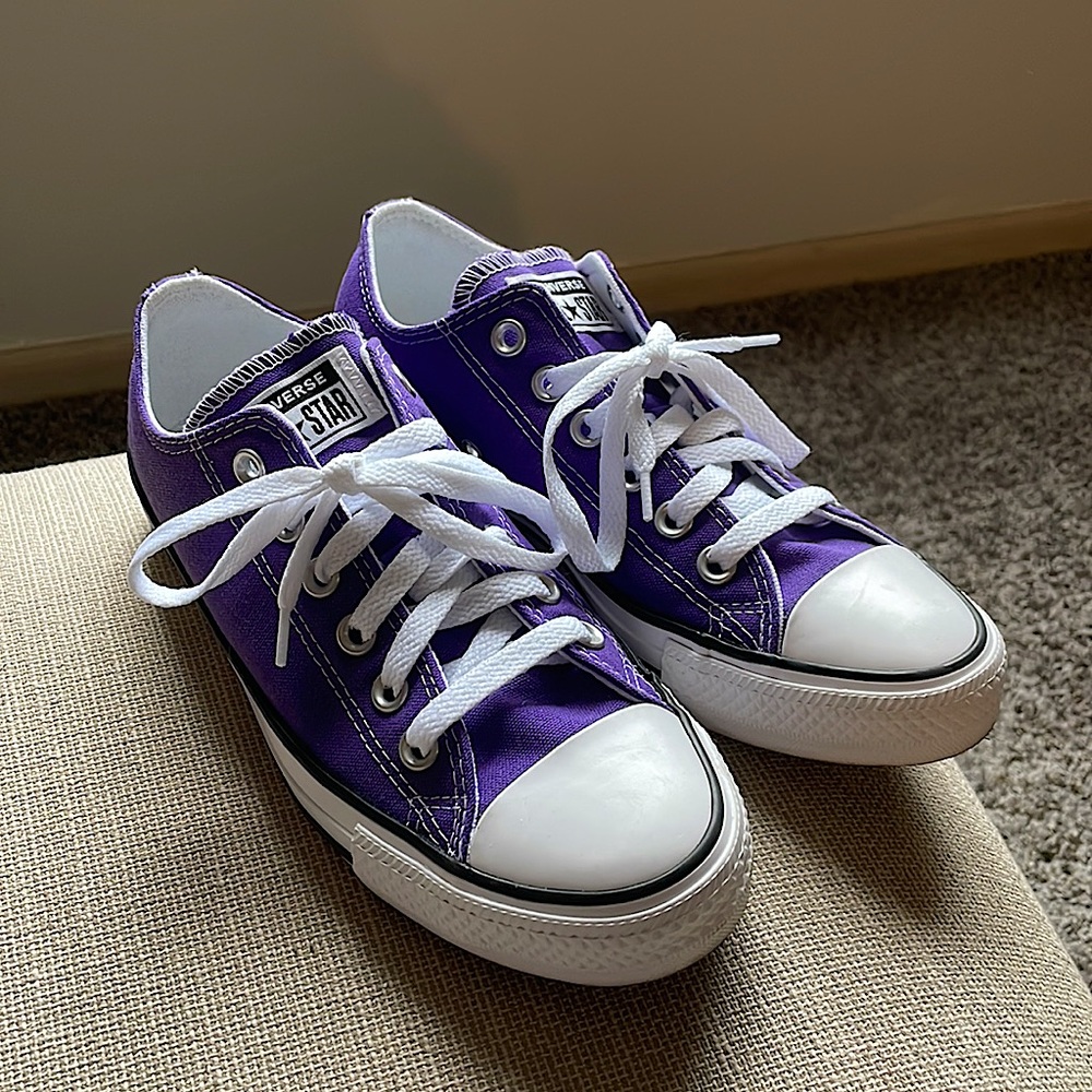 Purple low top converse